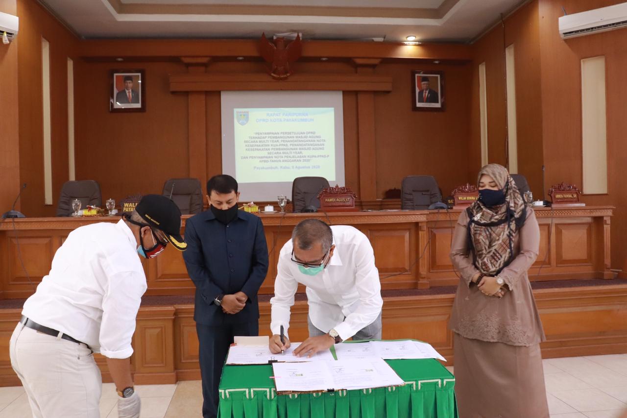 Penandatanganan Nota Kesepakatan antara DPRD dan Pemko payakumbuh